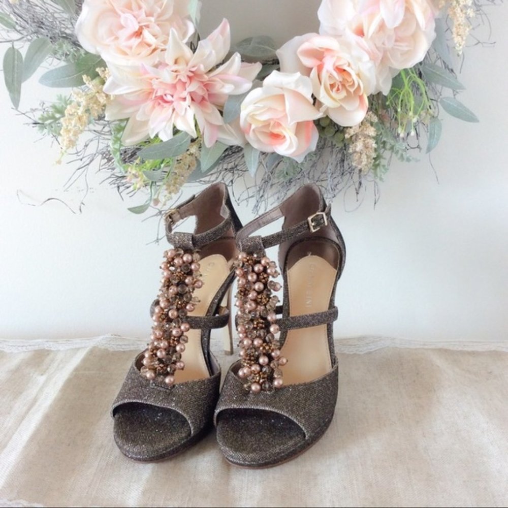 HOT🔥 Fall Trend Metallic T-strap Heels LIKE NEW